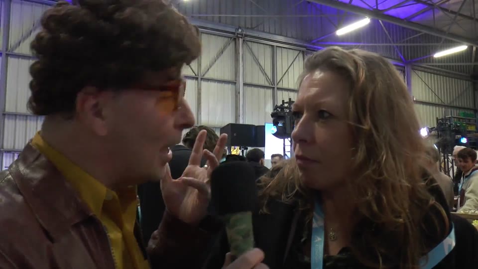 Faux Journalistes — Animation Interviews Décalées | MEEUS